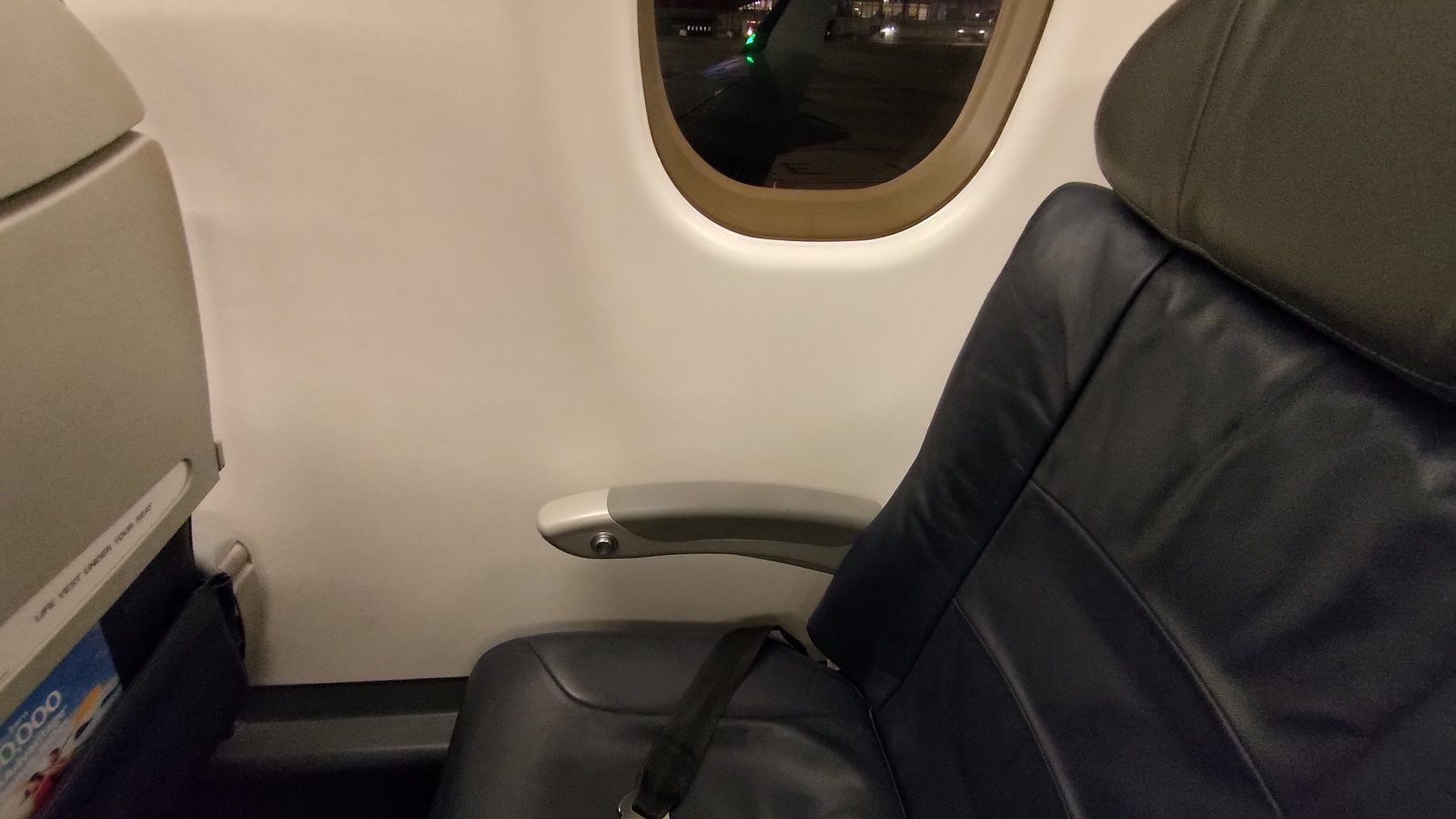 What to Expect on an American Airlines Domestic Flight? Fly for Points