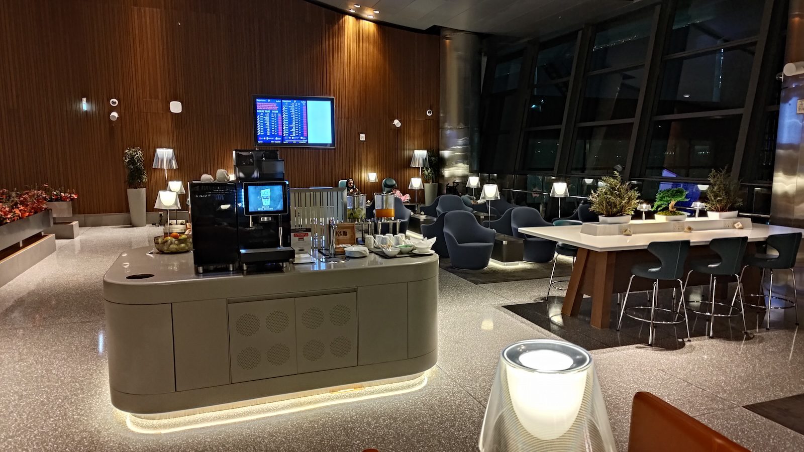 Disappointed with Qatar Airways Platinum Lounge (South) in Doha Fly